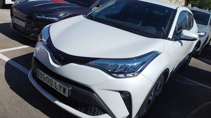 TOYOTA C-HR en alquiler y venta en Ayvens