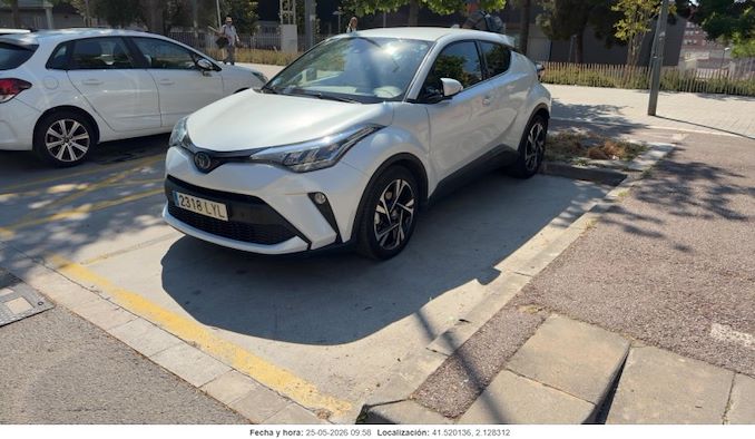 TOYOTA C-HR en alquiler y venta en Ayvens