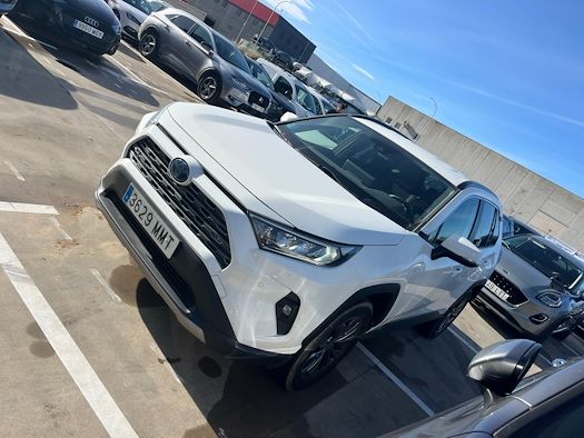 TOYOTA RAV4 en alquiler y venta en Ayvens