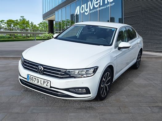 VOLKSWAGEN PASSAT en alquiler y venta en Ayvens