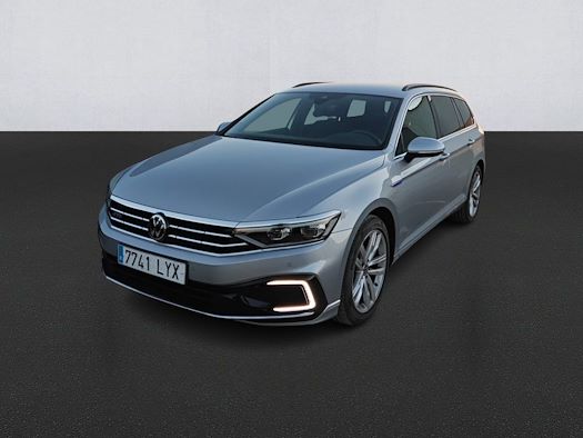 VOLKSWAGEN PASSAT en alquiler y venta en Ayvens