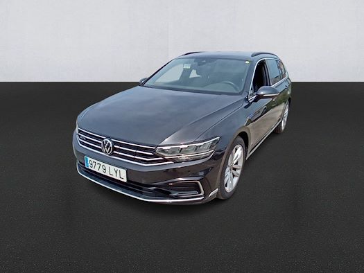 VOLKSWAGEN PASSAT en alquiler y venta en Ayvens