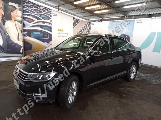 VOLKSWAGEN PASSAT продається на Ayvens